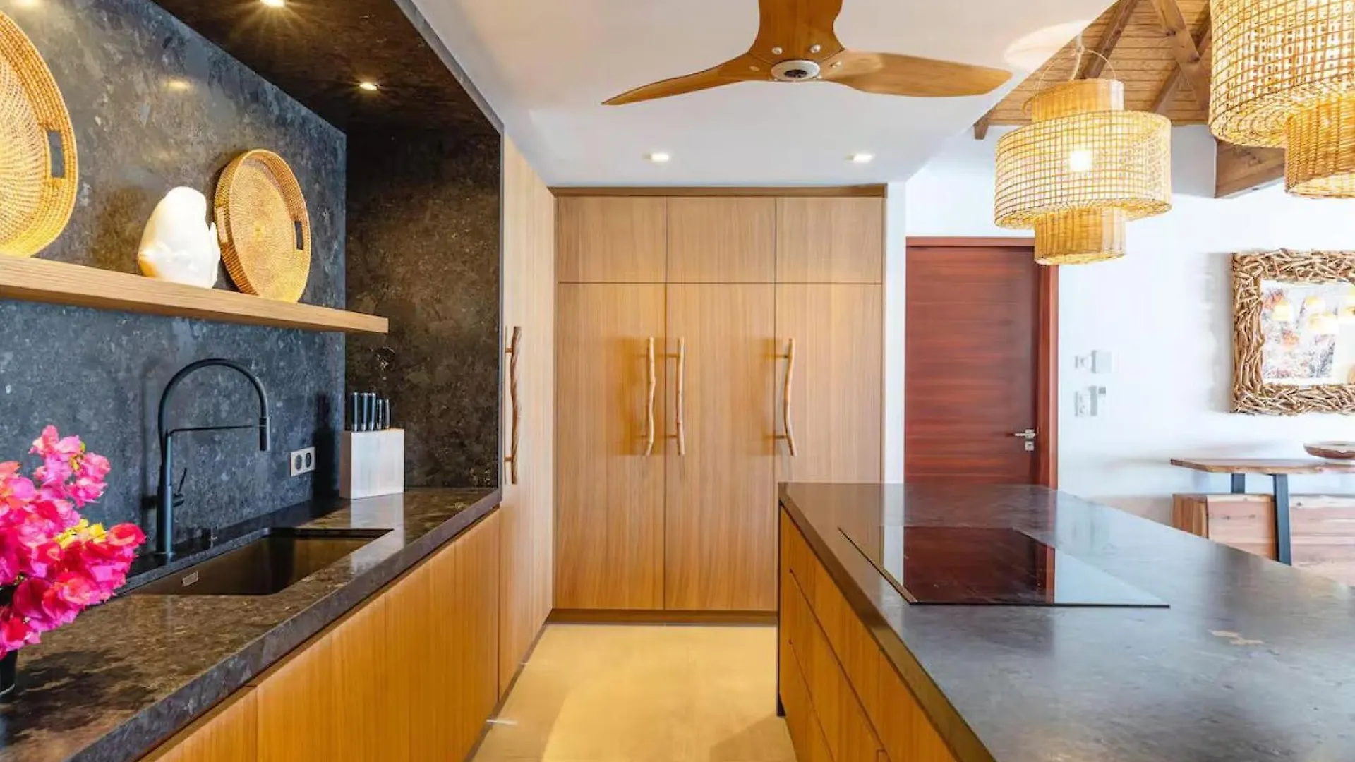 Tastefully Decorated And Fully Open To The Ocean Breeze Villa Cul de Sac Sint Maarten/Saint Martin