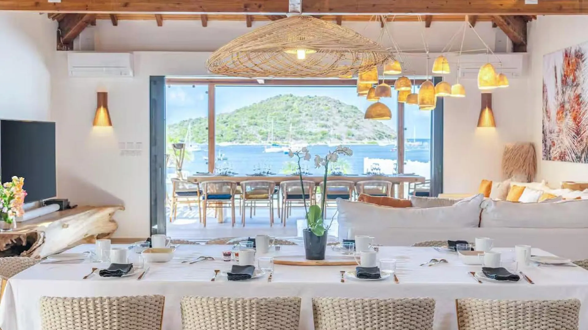 Tastefully Decorated And Fully Open To The Ocean Breeze Vila Cul de Sac 0*,  São Martinho