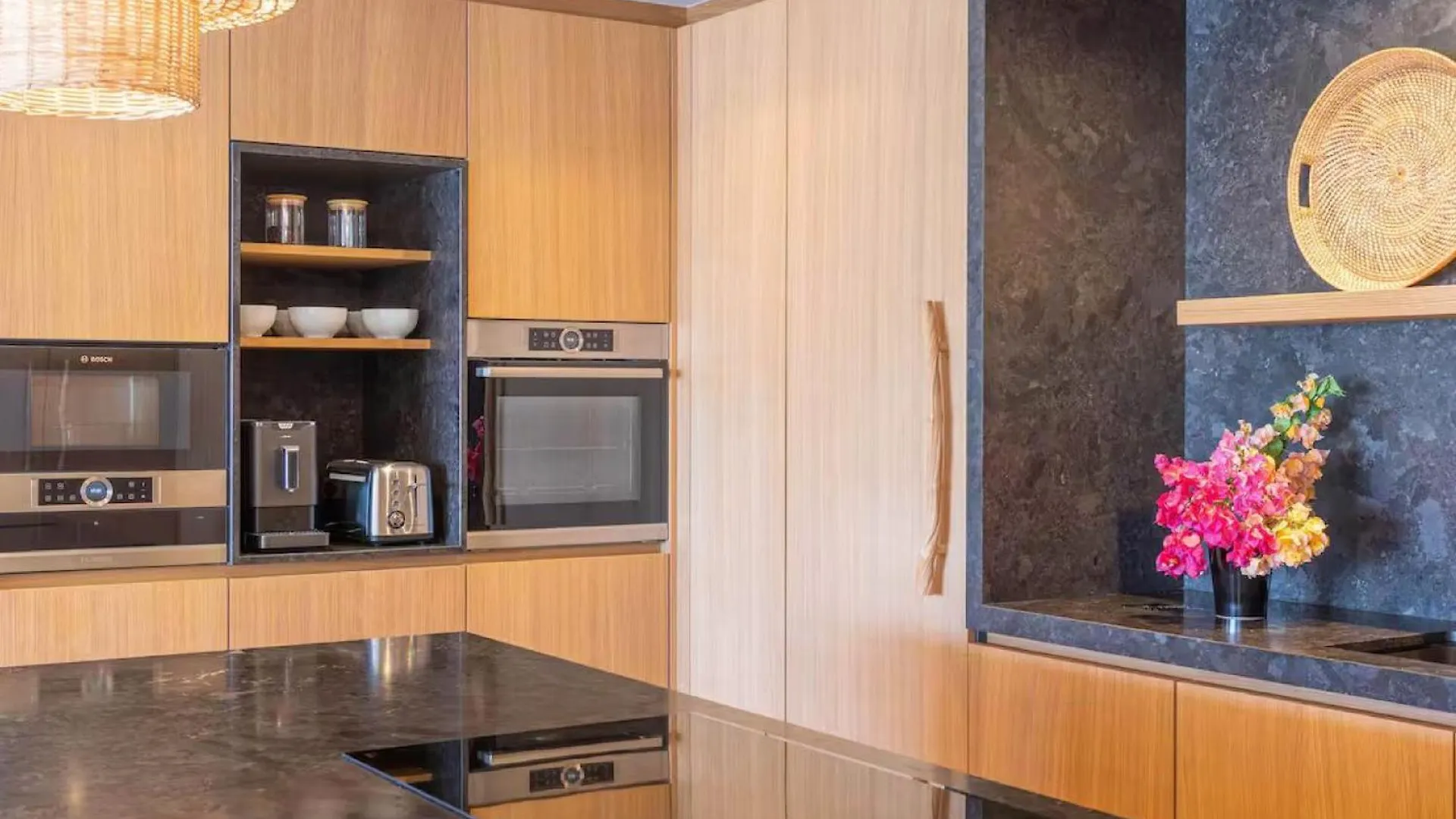 Tastefully Decorated And Fully Open To The Ocean Breeze Vila Cul de Sac 0*,