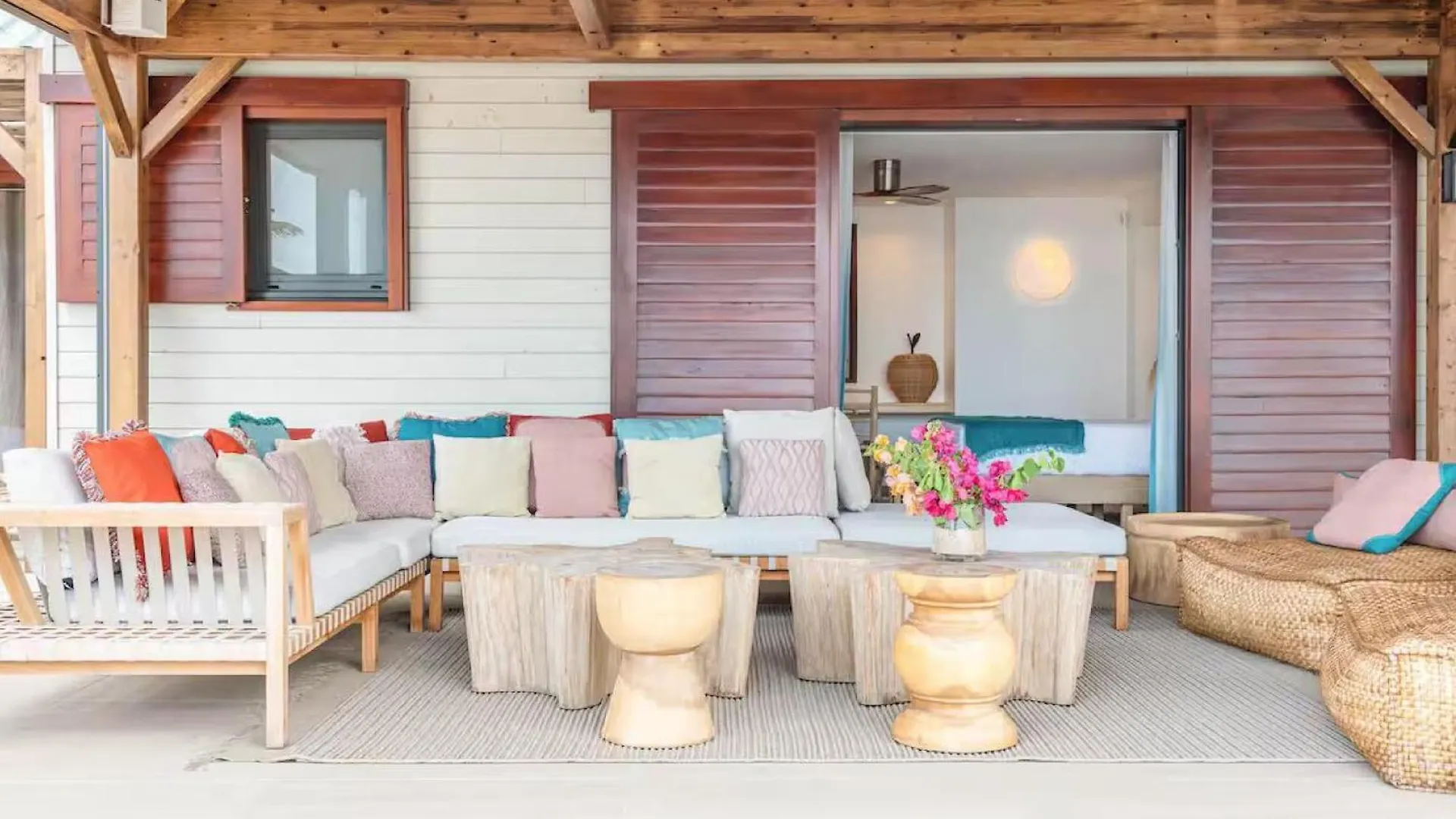 Tastefully Decorated And Fully Open To The Ocean Breeze Vila Cul de Sac Villa