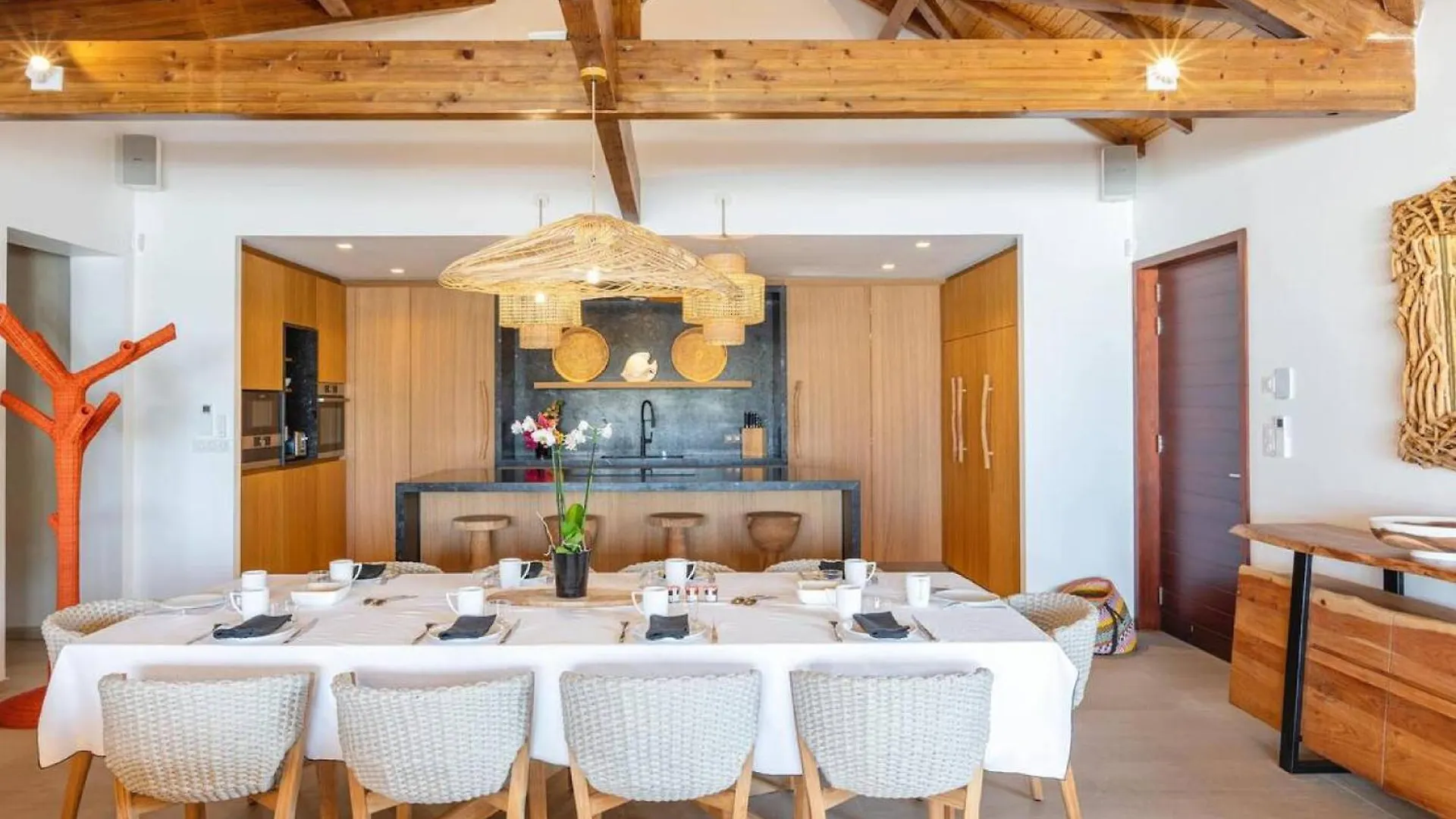 Tastefully Decorated And Fully Open To The Ocean Breeze Vila Cul de Sac São Martinho